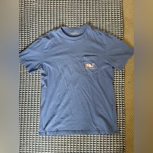 Vineyard Vines Men Pocket Crew Tee T-Shirt "LOBSTER TOSS WHALE FILL"